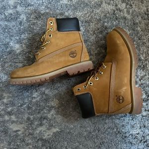 Like new Timberland boots